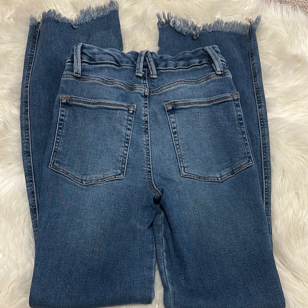 Good American High-Rise Wide Leg Jeans in Medium Blue - Picture 6 of 9